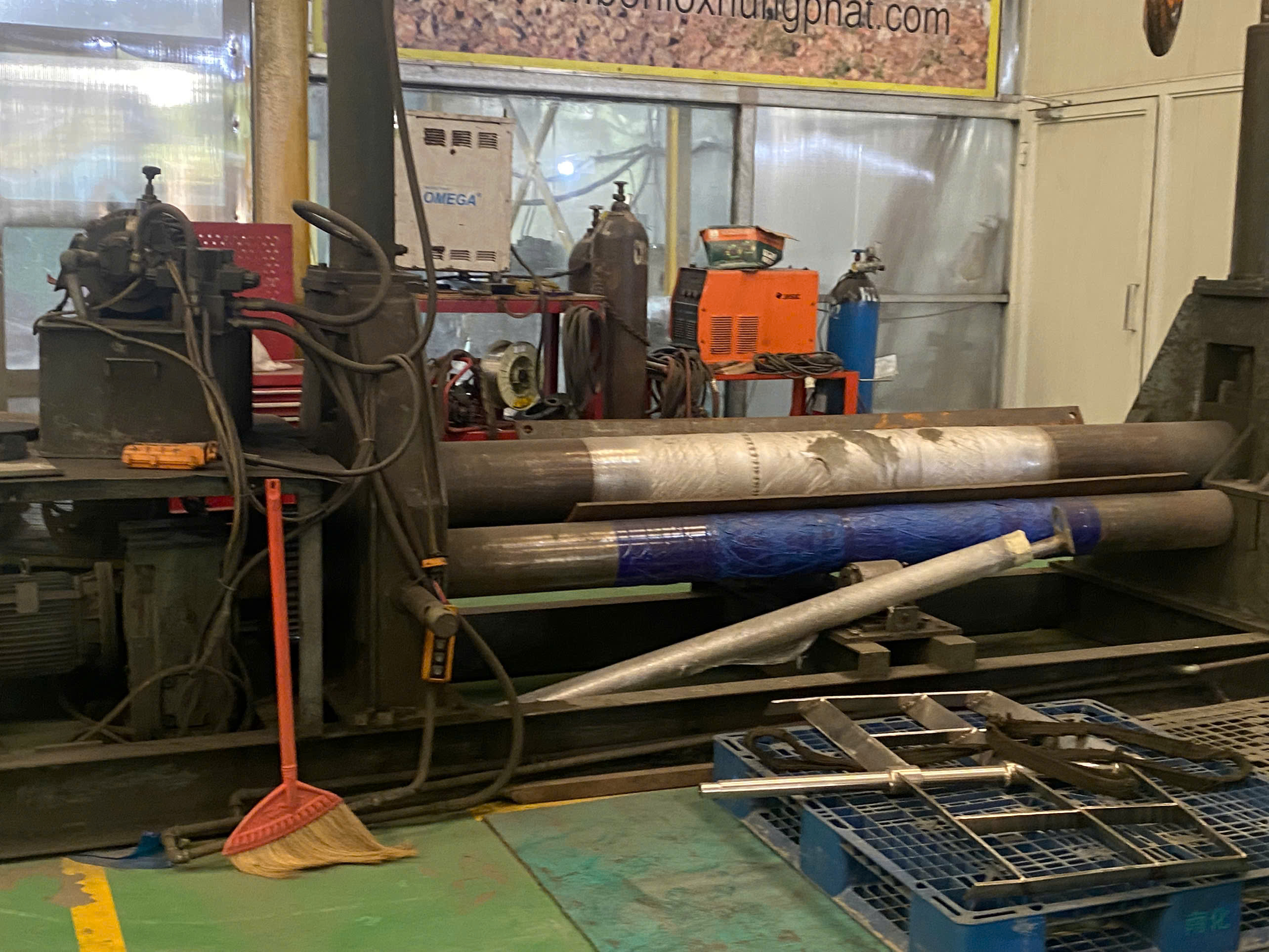 Plate rolling machine 1.jpg